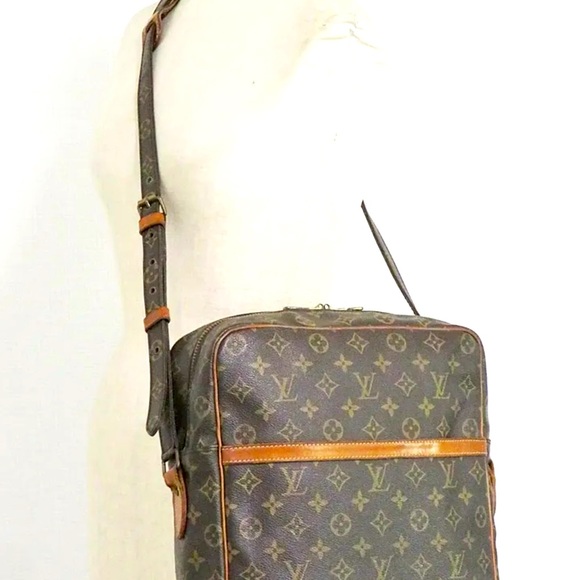 Authentic LOUIS VUITTON Danube GM Monogram Crossbody Shoulder Bag Purse π«π· - Picture 2 of 12